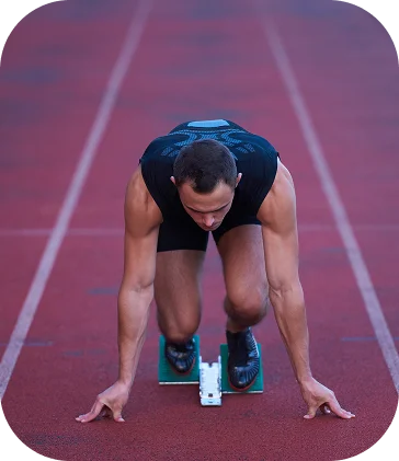 sprinteur en position de départ sur piste d’athlétisme